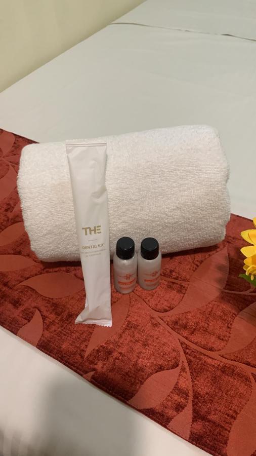 Single Sharing Room And Short Hours Stay At Sandpiper Hotel 싱가포르 외부 사진